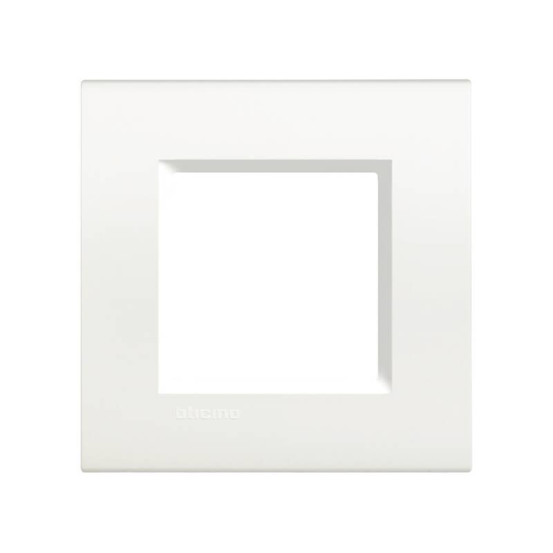 Kit Enchufe Tipo F Schuko 2P+T 16A BTicino Living Light