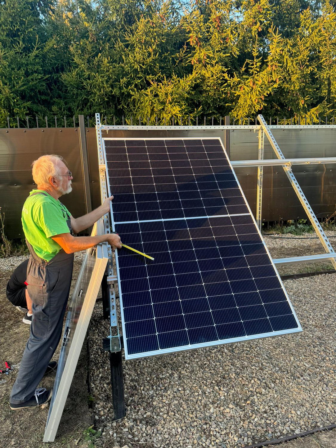 Proyecto de energía solar residencial — paneles solares y sistema eléctrico